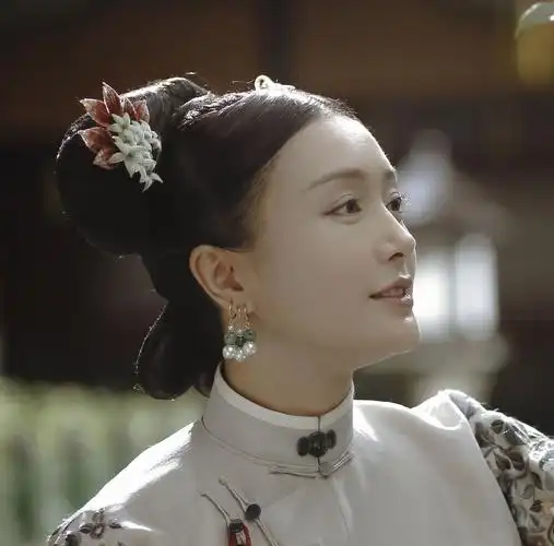 秦岚凭借富察皇后"白月光"妆翻身,彻底洗白白,想不圈粉都难!_眉毛
