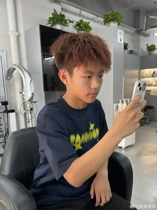 学生烫发 男生摩根烫#延安##延安潮色##延安发型设计##延蒂造型##延安