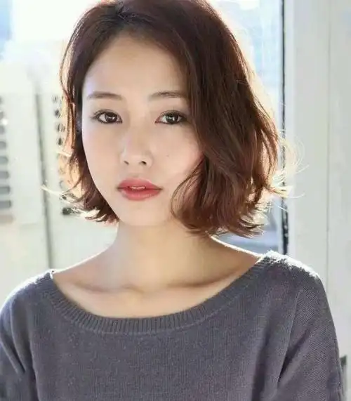 阿姨短发烫发图片(短发怎么烫不显老) - 赤虎壹号