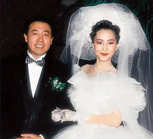 回顾红极一时毁容的女星现状有人被老公呵护一生有人破产