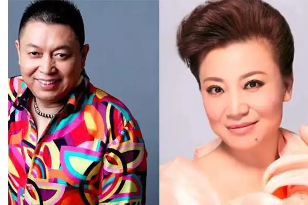 那时的王为念,在一档节目做导演和主持人,和前妻已经离异多年,单身的