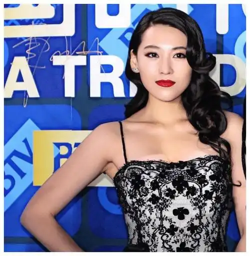 宁丹琳19岁凭借《家有儿女》成名,如今私生活凌乱被遗忘