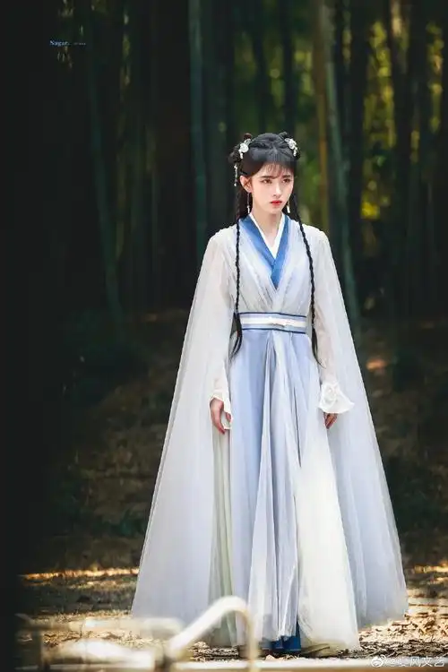 鞠婧祎花戎古装仪态