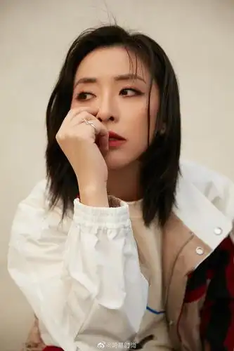 黄小蕾终于不玩了认真搞事业了