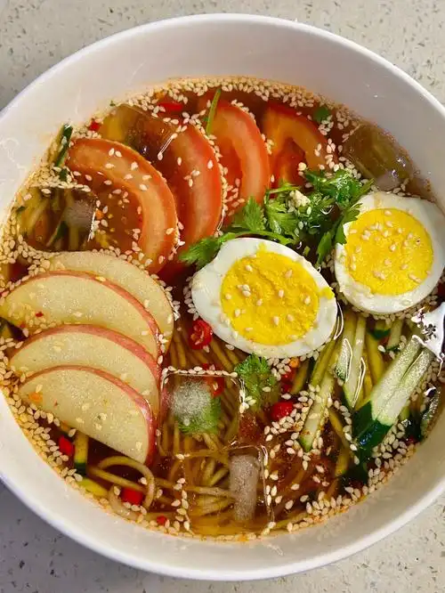 家庭版大冷面也太好吃了!这次用了荞麦面,味道也不减!