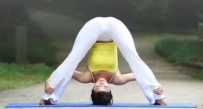 每天5个瑜伽动作,平坦美腹,再现迷人的马甲线