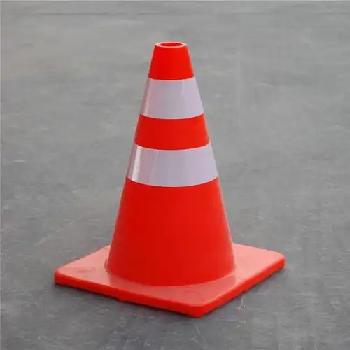 邦捷隔离路锥道路路锥耐压橡胶路障锥方锥交通反光锥隔离椎地锥