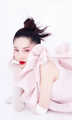 李沁时尚芭莎美人图封面大片