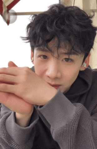 白敬亭你小子怎么还偷偷挑眉!