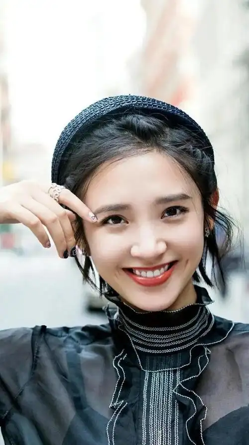 唐艺昕喜欢笑越笑越美