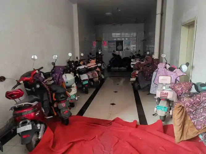 市消防救援大队多举措整治电动自行车违规停放充电行为