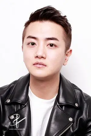 脸胖的男生发型设计 胖圆脸男生发型图片(2)