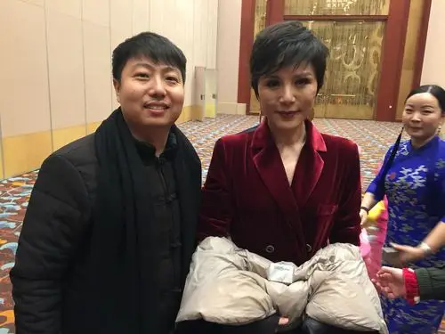 齐白石传人著名画家李亮和好朋友著名歌手林萍.