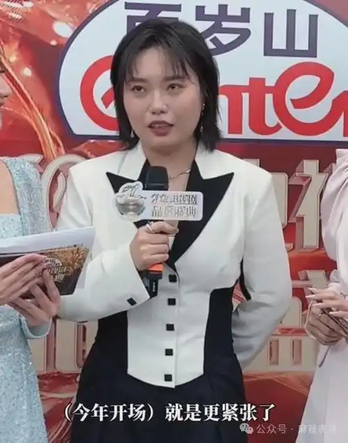 说他似乎有俩孩子,前脚爆料,后脚粉丝甩出男经纪人和孩子的照片,直接