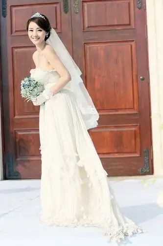 柳岩《白色婚礼》"不婚"言论:没有该不该