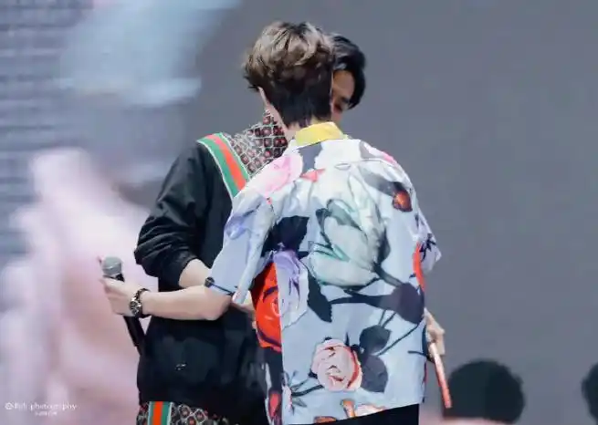 肖战王一博粉丝海边唱无羁##博君一肖又过年了