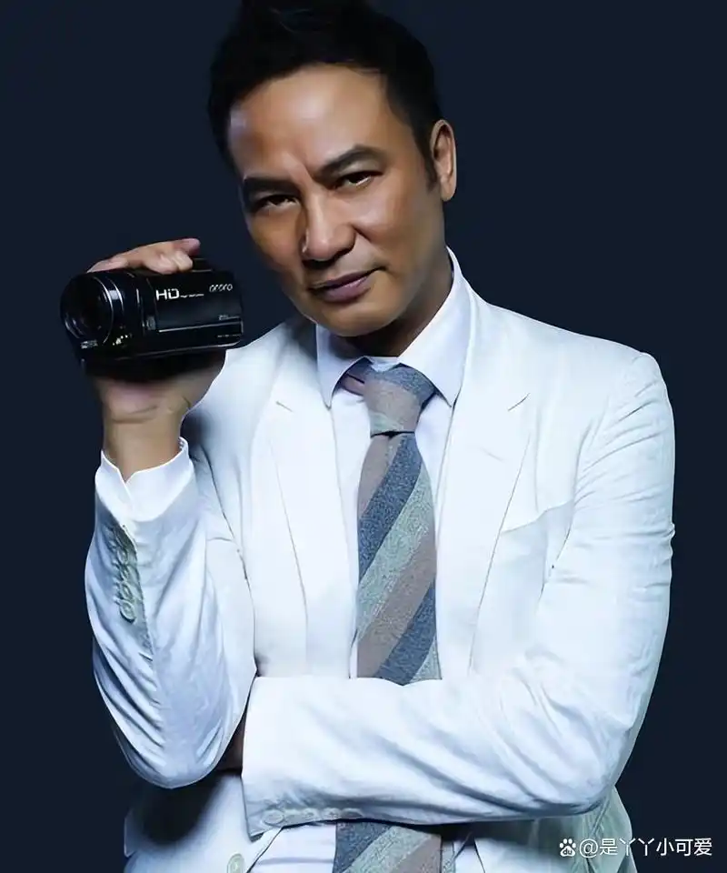 演员任达华:出道43年0绯闻,为爱丁克,50岁老来得子泪流满面