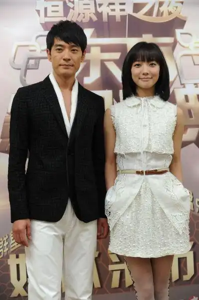 传王珞丹李光洁各结新欢经纪人不予回应