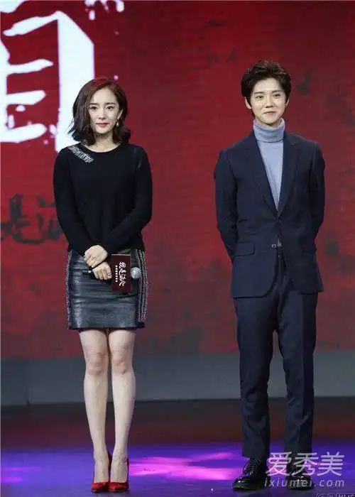 确定笔笔这身高有165cm?而且两人还都是穿了高跟鞋的.