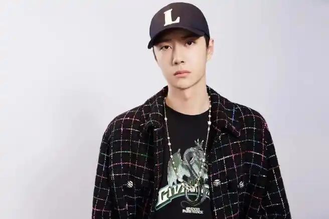 王一博换新棒球帽##王一博将帽子进行到底##王一博看到热烈街舞的