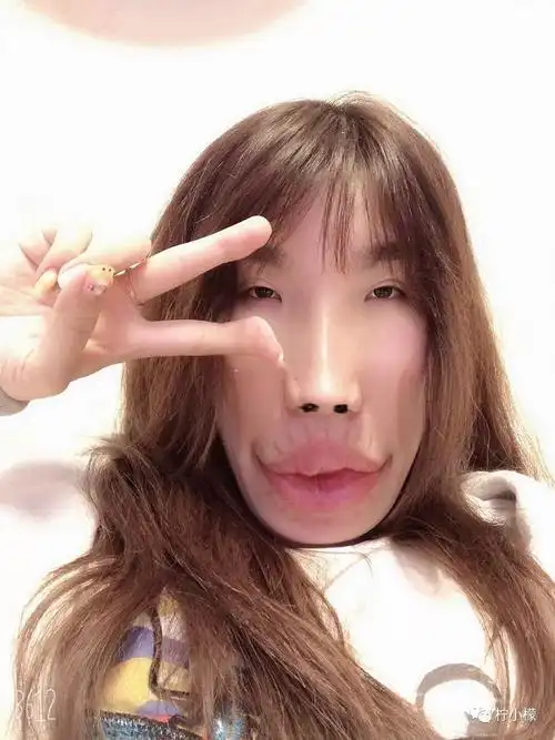 网友分享相册里最失败的自拍照,每一张都是一个表情包啊哈哈哈哈!_jio