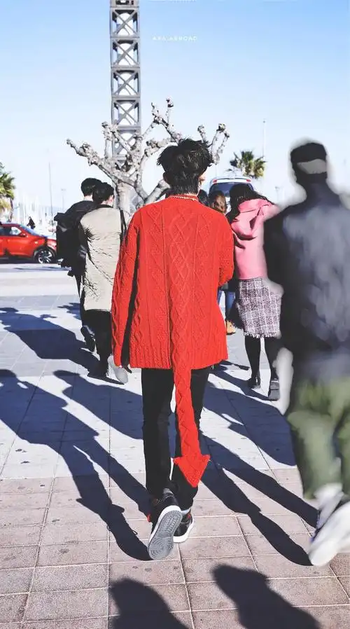 200202 小鬼巴塞罗那拍摄物料无剧透饭拍曝光 小宝宝到哪里都要吃