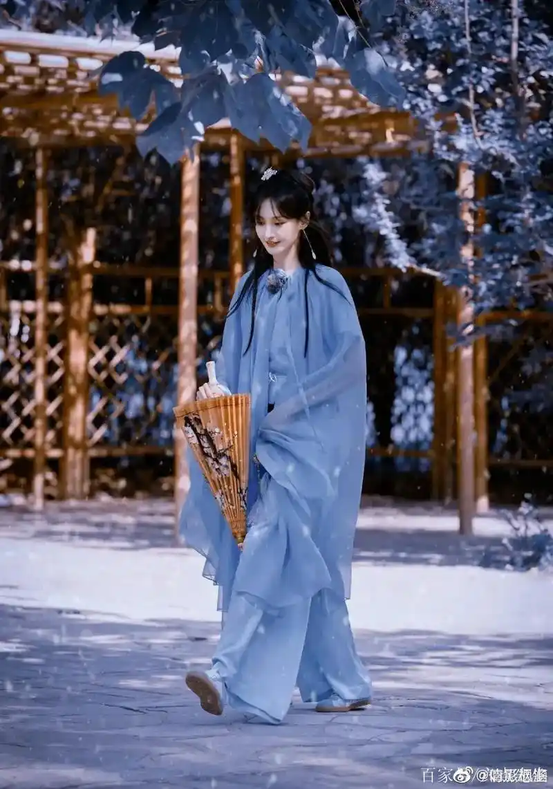 郑爽蓝色古装造型,梦回小仙女时代