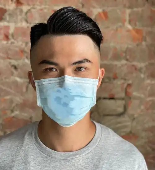 二,两边铲短 港风三七分