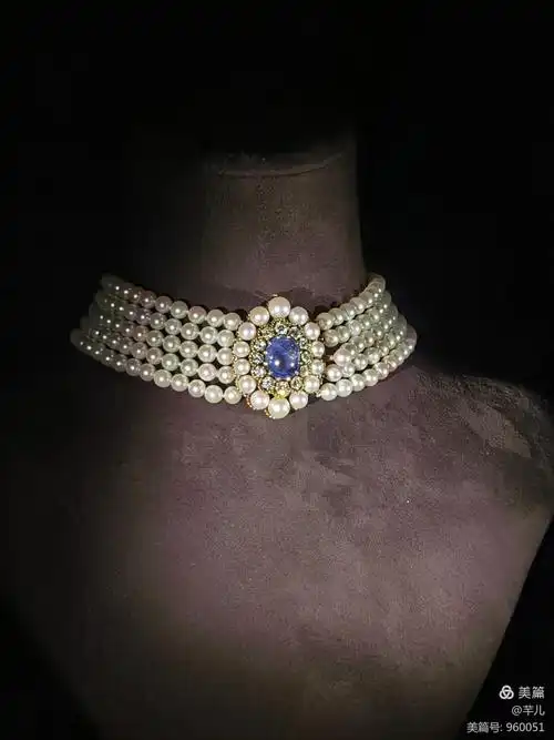 蓝宝石珍珠项链 这是20世纪法国著名珠宝巨匠-乔治勒芬特的杰作.