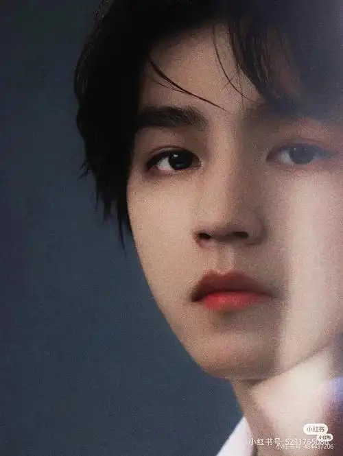 王俊凯可爱图片小螃蟹随便拿