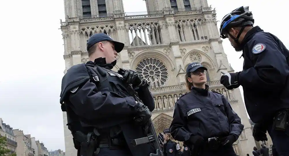 法国爆发警察自杀潮怪恐袭还是怪政府