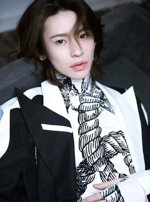 小鬼彩排逆光氛围感##小鬼长发朋克造型