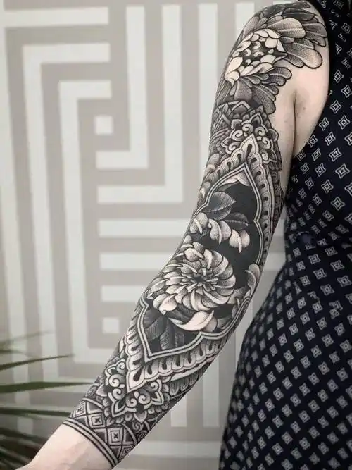 点刺风格图腾花臂纹身图案_手臂_技法_排点