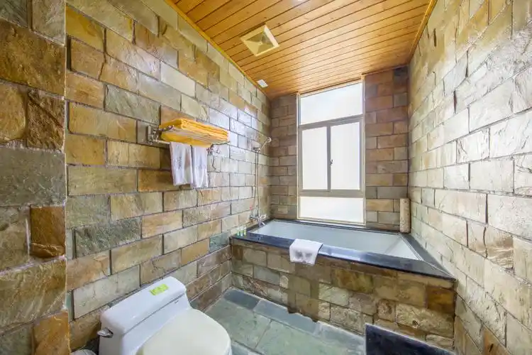 2米*2米床 ★私家温泉泡池 ★每房赠送2人温泉欢乐水世界门票 ★自动