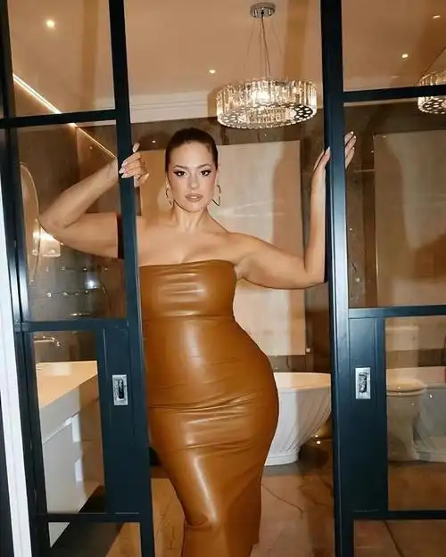 女人最美丽,这句话放在阿什利身上真的是再合适不过了,虽然拥有180斤