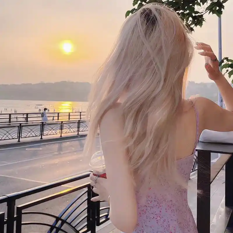 背影女头不露脸!#女头 #背影女头像 #头像女简单干净气 - 抖音