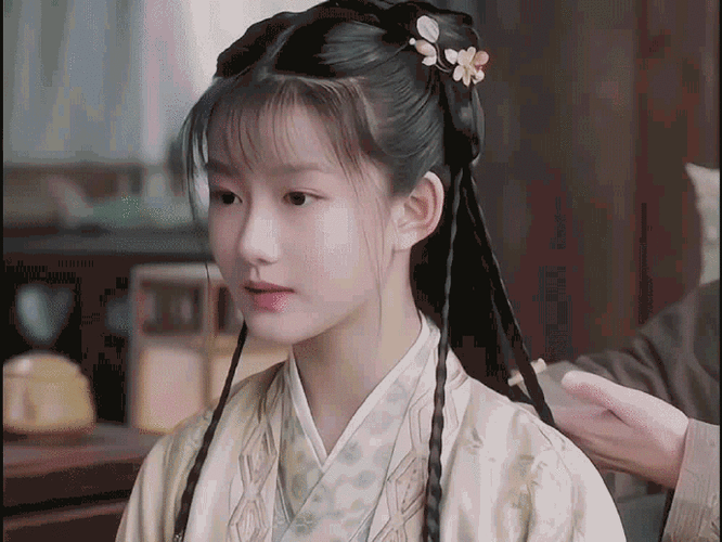 不错的童星我们的古装剧有个好处是:可以随时随地发现一些潜力小演员