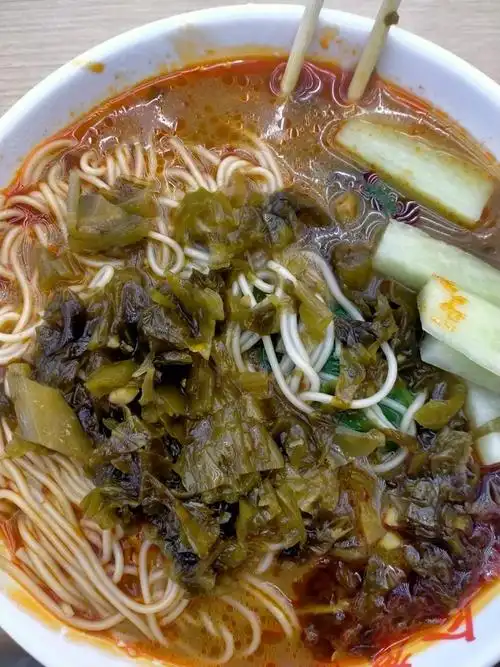 大学食堂骨汤酸菜面