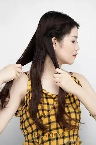 侧编发这样编温柔甜美显气质