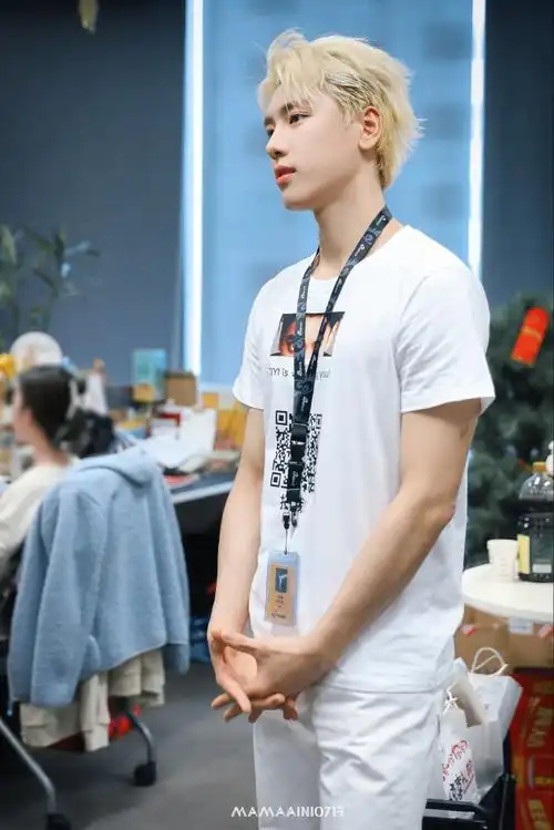 新浪扫楼#王子异新浪扫楼#97#今日星拍放送#97#王子异怼脸生图