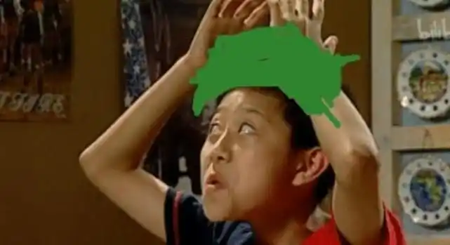 很多网友把张一山染绿头发的镜头截图做成表情包,非常富有调侃意味