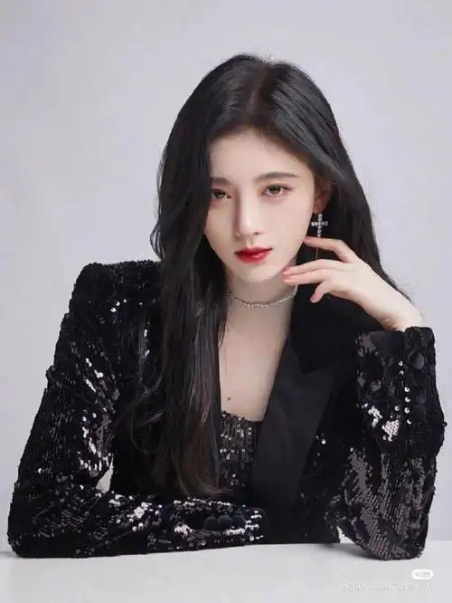 鞠婧祎霸气图片