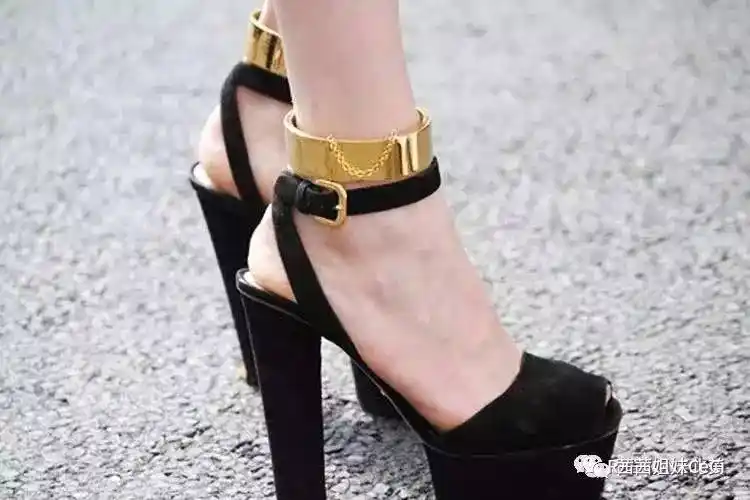 看了这么多脚上"choker"还不快get一个让露脚踝变得更加有趣 ~期期