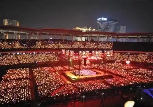 易烊千玺的红海