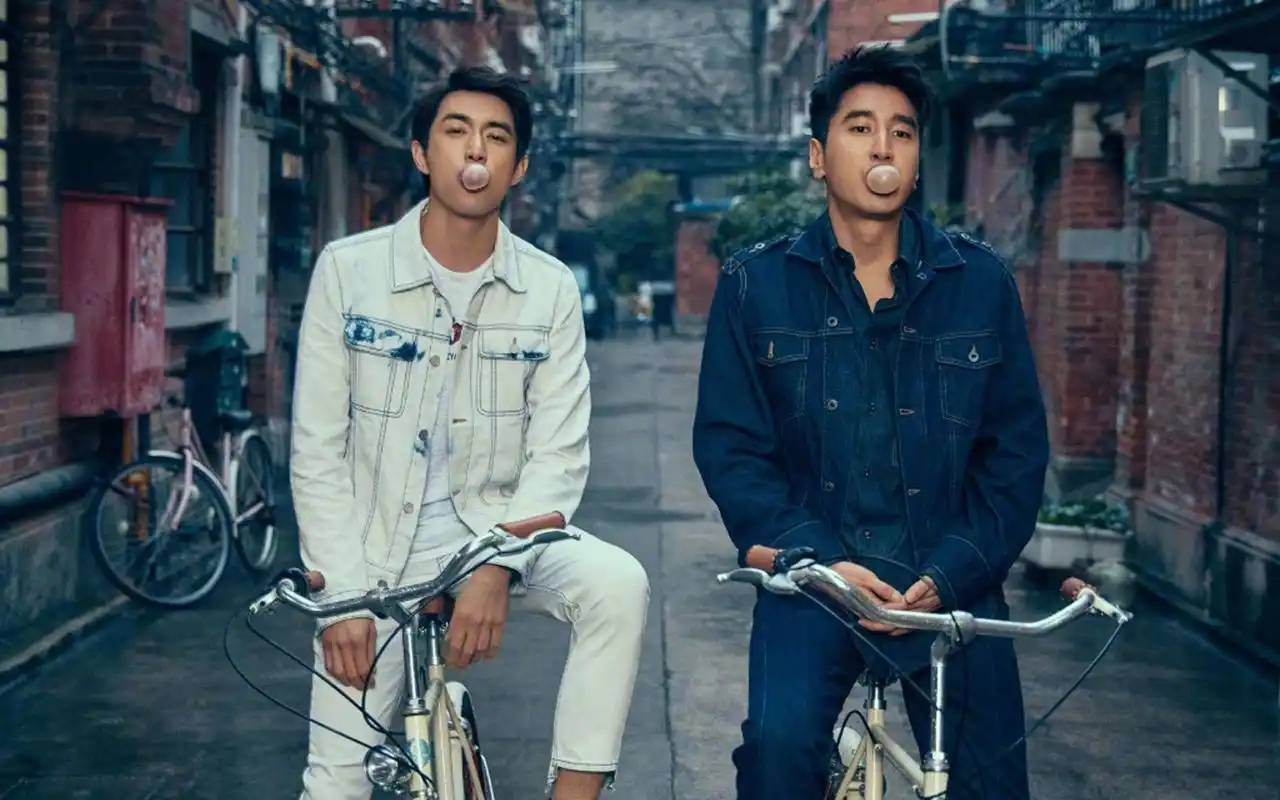 林更新赵又廷帅气街拍写真高清壁纸