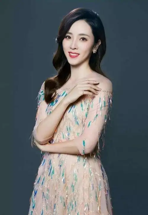 你认为中国最漂亮的女主持人是谁