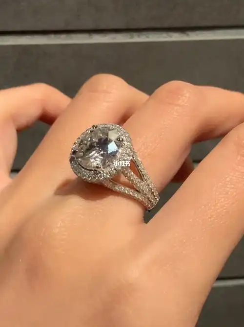 老公前女友直呼后悔的5克拉求婚钻戒