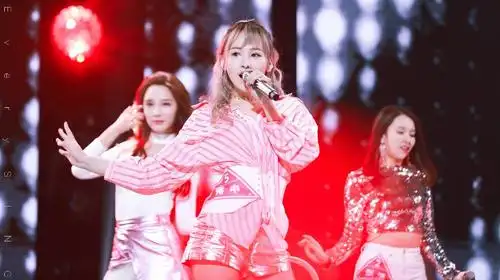 sing女团《创造101》分组竞技 赖美云蒋申表现亮眼