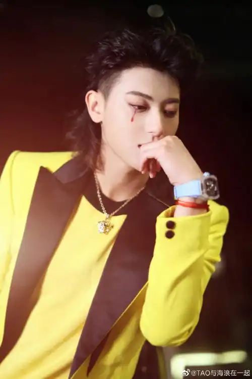 黄子韬冲浪专区[超话]##黄子韬lacoste全球.