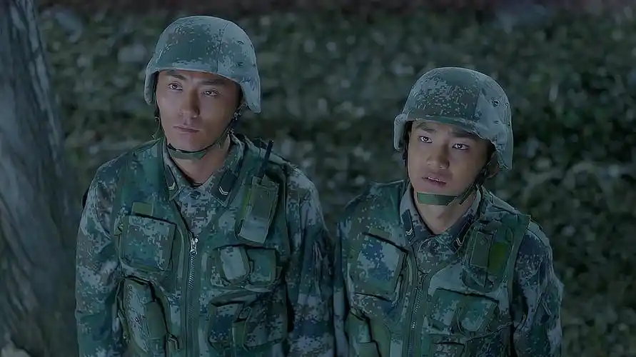 热血尖兵:司马不想到树上站岗,男子担心连长查哨,司马却坚持!